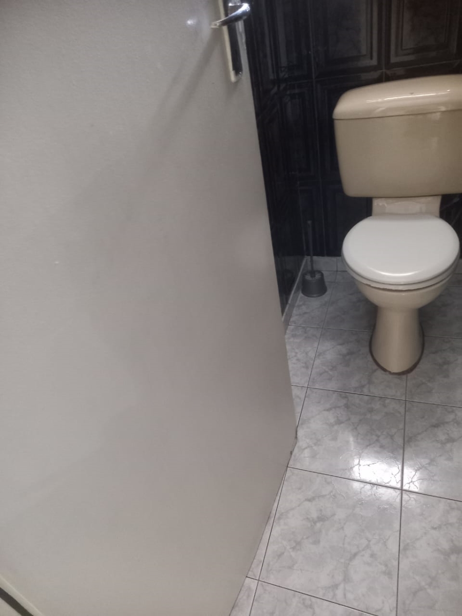 5 Bedroom Property for Sale in Manzil Park North West
